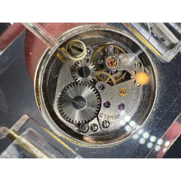 Vintage Retro Royal Dynasty 17 Jewels Clear Acrylic Ladies Wind Up Watch main image 4